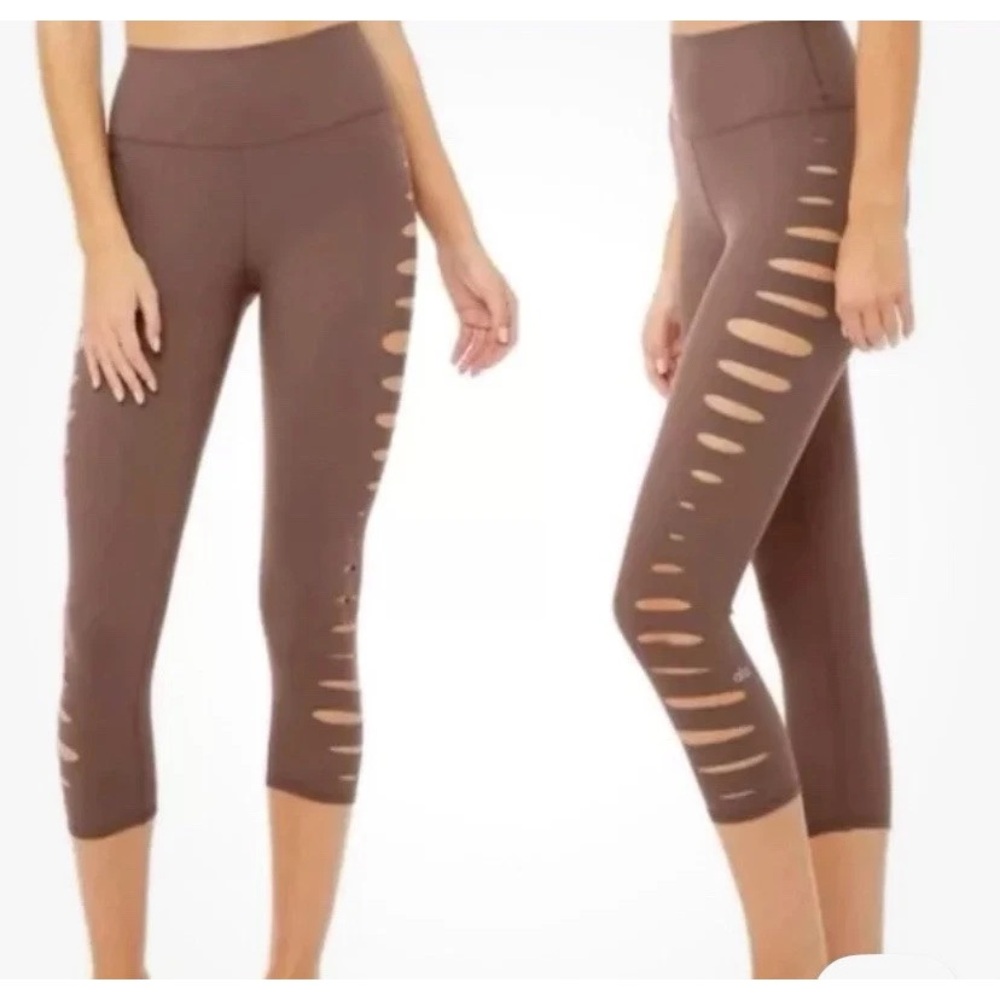 alo  Yoga Women's High-Waist Slice Cutout Cropped Leggings in Pink/Mauve XS